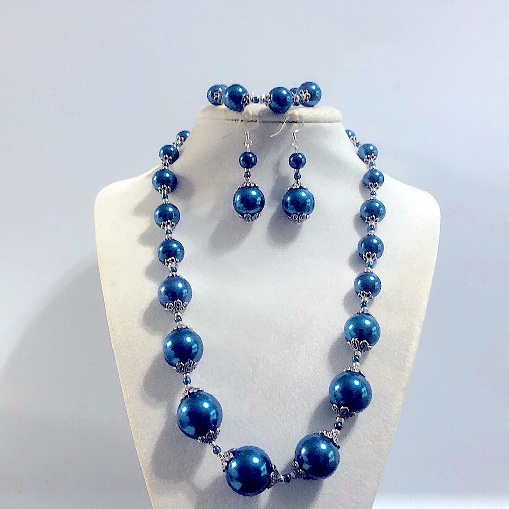 Vintage Dark Blue Graduated Glass Pearl Necklace/Bracelet/Earrings Set